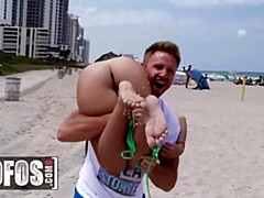 Playa, Verga grande, Bikini, Mamada, Estilo perrito, Pezones, Nudista, Trio