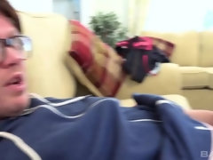 Sucer une bite, Brunette brune, Tir de sperme, Faciale