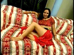 Asiatisch, Blasen, Braunhaarige, Behaart, Indisch, Lingerie, Flotter dreier, Hure