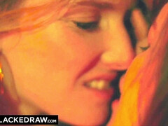 Blasen, Braunhaarige, Aufs gesicht abspritzen, Frau frau mann, Lesbisch, Lecken, Reiten, Flotter dreier