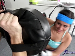 Leie, Arsch, Arschlecken, Grosse titten, Braunhaarige, Aufs gesicht abspritzen, Lecken, Natürlichen titten