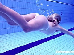 18 ans, Bikini, Femelle, Hd, Nue, Softcore, Nénés, Sous marin