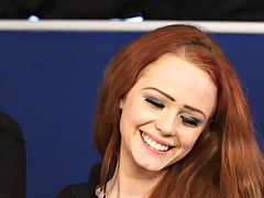 Sucer une bite, Homme nu et filles habillées, Européenne, Fétiche, Le plan cul à quatre, Branlette thaïlandaise, Masturbation, Suçant