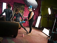 素人, 舞台裏, デカチン, 指いじり, Hd, タトゥー, 三人, オッパイの