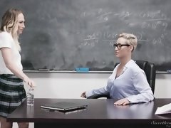 舐める尻, デカパイ, ブロンド, 指いじり, キス, オマンコ, ショートヘア, ティーン