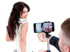 Sucer une bite, Brunette brune, Embrassement, Rasée, Maigrichonne, Adolescente, Nénés