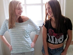 Grote kont, Grote lul, Pijpbeurt, Hondjeshouding, 1 man 2 vrouwen, Gezichtspunt, Tiener, Tieten likken