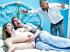 Gros cul, Sucer une bite, En levrette, Seins naturels, Orgie, Petite femme, Adolescente, Nénés