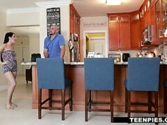 フェラチオ, キッチン, ラティーナ, なめる, 小柄, 馬乗り, 剃毛, オッパイの