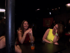 Минет, Одетые девушки голые парни, Семяизвержение, Ласковые ручки, Межрасовый секс, Втроем, Сиськи