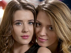 Enthousiasteling, Lesbisch, Masturbatie, Slipje, Kut duiken, Geschoren, Strippen, Tieten likken