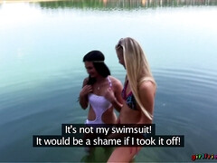 Plage, Blonde, Brunette brune, Doigter, Seins naturels, De plein air, Chatte, Mouillée