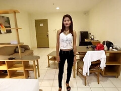 Nana, Grosse bite, Gros seins, Sucer une bite, Brunette brune, Thaïlandaise, Serré, Nénés