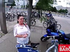 Большие сиськи, Брюнетки, Сперма во рту, Зрелые, Милф, Натуральные сиськи, На публике, Реалити