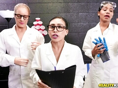 素人, お尻, デカパイ, 黒人, 学生寮, 顔面騎乗, 自然山雀, 小柄