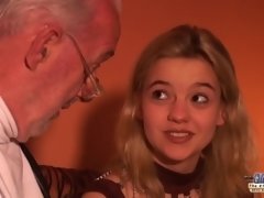 Nana, Gros cul, Grosse bite, Hard, Mature, Seins naturels, Professeur, Adolescente