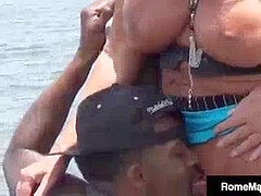 Strand, Grote lul, Zwart, Pijpbeurt, Sperma, Sperma shot, Rijpe lesbienne, Buiten