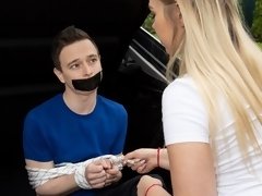 デカ尻, デカパイ, フェラチオ, 茶髪の, 女 人男 人, 手コキする, 淫乱熟女, 三人