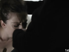 Sucer une bite, Brunette brune, En levrette, Hard, Rugueux, Adolescente, Plan cul à trois, Nénés