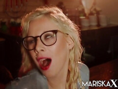 Blonde, Plantureuse, Branlette thaïlandaise, Hard, Époux mari, Mère que j'aimerais baiser, Rasée, Jarretelles