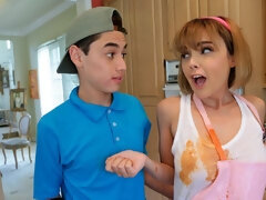 ブロンド, フェラチオ, バック, 手コキする, キッチン, なめる, 淫乱熟女, 剃毛