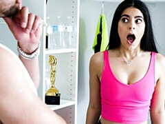 18 ans, Gros cul, Gros seins, Sucer une bite, En levrette, Poilue, Chatte, Maigrichonne