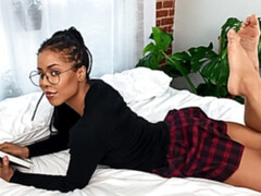 Braunhaarige, Schwarz, Behaart, Handjob, Masturbation, Schulmädchen, Titten, Spielzeuge