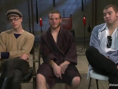 Anal, Bondage domination sadisme masochisme, Homme nu et filles habillées, Doigter, Orgasme, Chatte, Esclave, Fessée