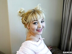 Grosser arsch, Blondine, Blasen, Hundestellung, Handjob, Milf, Rasiert, Entkleiden