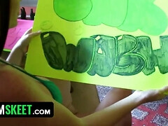 18 ans, Bikini, Blonde, Brunette brune, Pom pom girl, Faciale, Chatte, Nénés