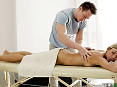 Grosser arsch, Grosser schwanz, Grosse titten, Blondine, Blasen, Hundestellung, Kurzes haar