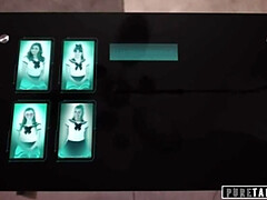 Pijpbeurt, Diep in de keel, Hondjeshouding, Groep, Realiteit, Taboe, Tiener, Uniformpje