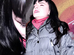 Enthousiasteling, Pijpbeurt, Laarzen, Diep in de keel, Natuurlijke tieten, Openbaar, Sokken, Tieten likken