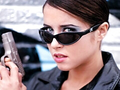 18 ans, Gros cul, Grosse bite, Gros seins, Sucer une bite, Brunette brune, En levrette, De plein air