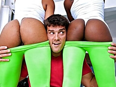 18 jahre, Grosser arsch, Grosser schwanz, Blasen, Schwarz, Interrassisch, Natürlichen titten, Titten