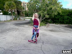 Amateur, Blonde, Sucer une bite, Tir de sperme, En levrette, Hd, Petite femme, Maigrichonne