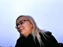 Leie, Blondine, Blasen, Schwanz, Hundestellung, Brille, Im freien, Pov