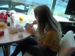 Leie, Bad, Fingern, Freundin, Orgasmus, Im freien, Pov, Öffentlich