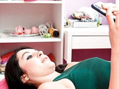 Bruinharig, Sperma in mond, Sperma shot, Handbeurt, Likken, Natuurlijke tieten, Tiener, Tieten likken