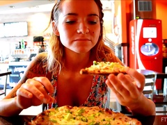 Dansant, Masturbation, Orgasme, Public, Solo, Gicler, Jouets, Sous la jupe