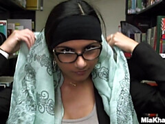 Gros cul, Gros seins, Brunette brune, Lunettes, Hard, Énorme, Solo, Nénés