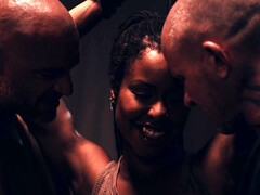 Blasen, Spermaladung, Schwarz, Würgen, Interrassisch, Rau, Flotter dreier, Titten