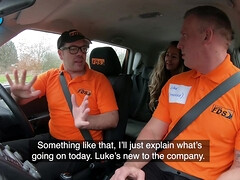 Tetas grandes, Rubia, Británico, Coche, Pajear, Perforación, Tatuaje, Mojado