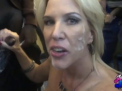 Lieveling, Grote kont, Grote lul, Groepseks ejactulatie, Sperma shot, Hardcore, Rijpe lesbienne, Tieten likken