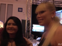 Анальный секс, Брюнетки, Межрасовый секс, Белье, Втроем