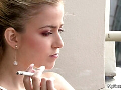 18 ans, Blonde, Sucer une bite, Brunette brune, Tromperie, Hard, Seins naturels, Adolescente