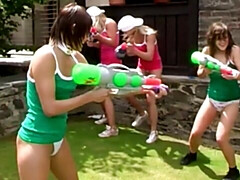 18 jahre, Grosser arsch, Küssen, Lesbisch, Lecken, Rasiert, Jungendliche (18+), Titten