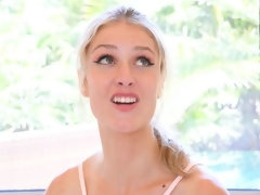 En gros plan de très près, Double pénétration, Béant, Talons, Masturbation, Orgasme, Public, Solo