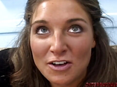 18 ans, Gros cul, Grosse bite, Sucer une bite, Brunette brune, Tir de sperme, Papa, Adolescente