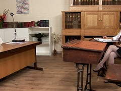 Bruinharig, Universiteit, Hd, Lesbisch, Moeder die ik wil neuken, Voorbinddildo, Lerarin, Uniformpje